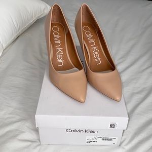 Calvin Klein Women's Gayle Pointy Toe Classic Pumps